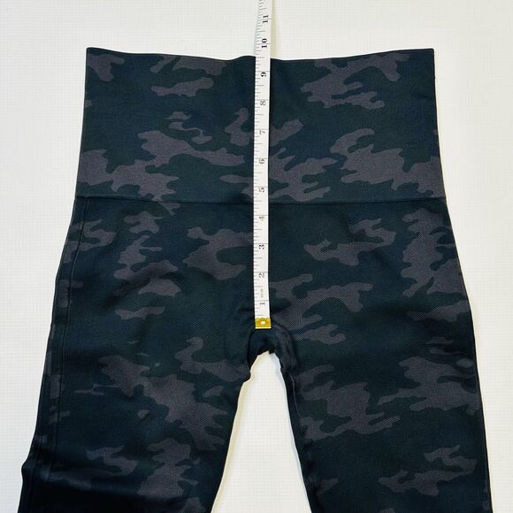 Spanx Camo Leggings Womens Medium Seamless Black Grey Mid Rise - Picture 7 of 8